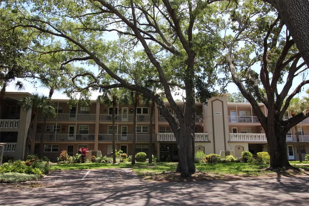 821 PATRICIA AVENUE UNIT 102 DUNEDIN, FL 34698