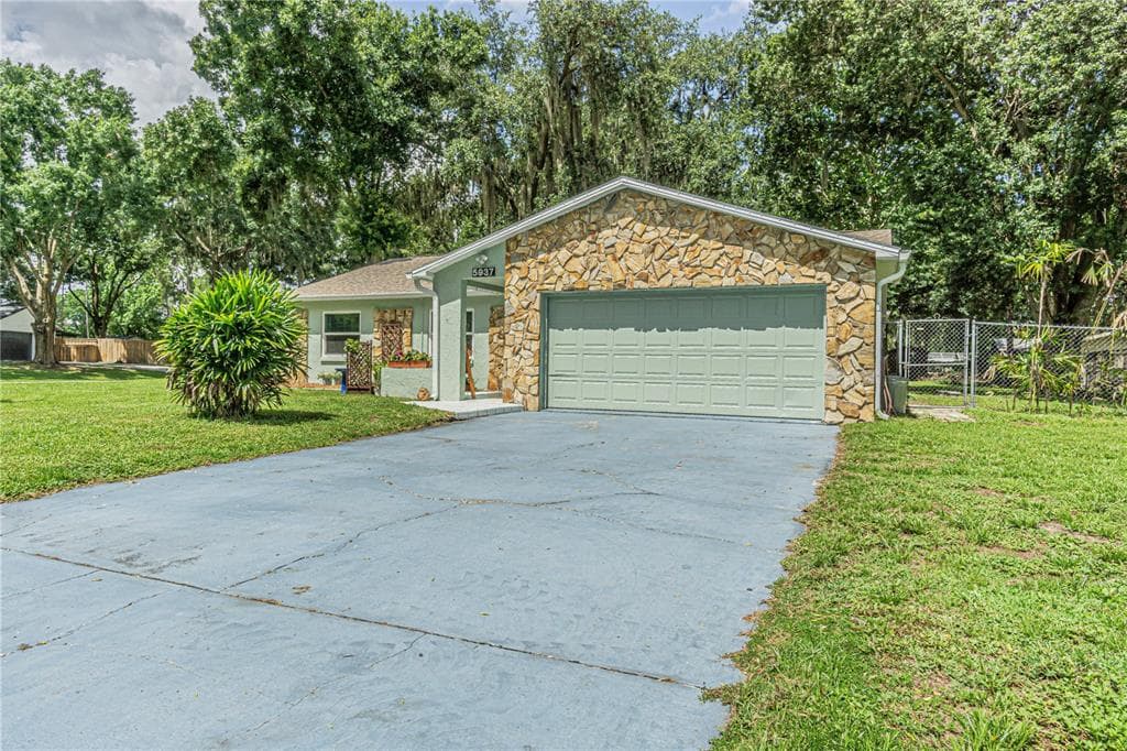 5937 CAROLINE DRIVE WESLEY CHAPEL, FL 33545
