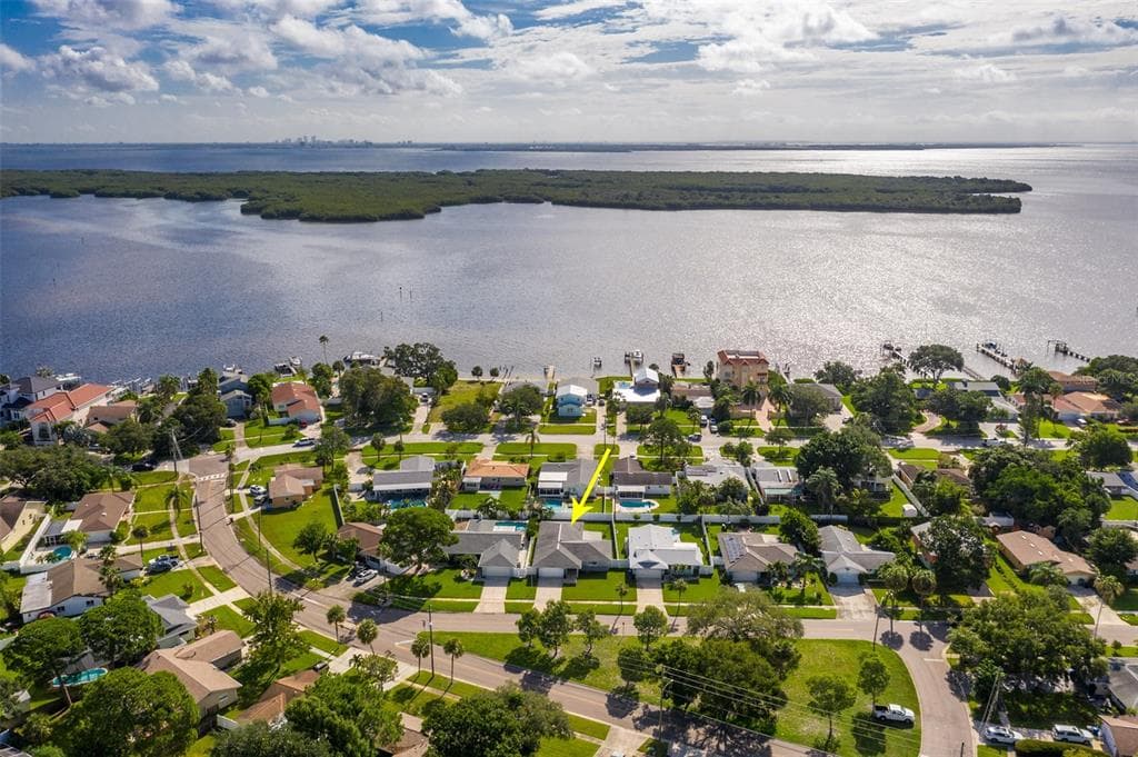 6025 VENETIAN BOULEVARD NE ST PETERSBURG, FL 33703