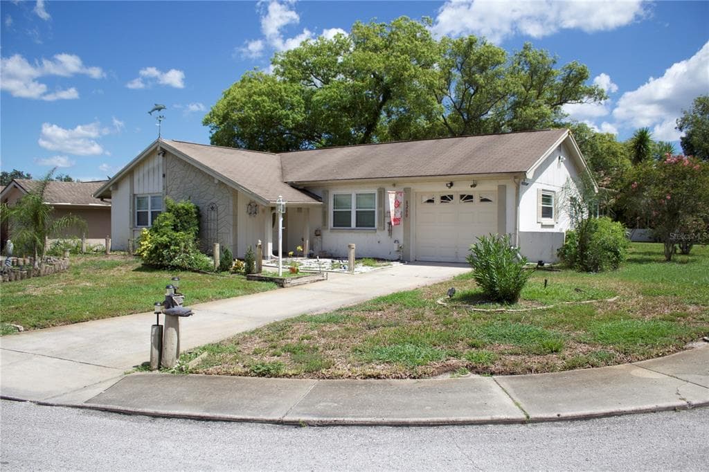 8200 WOODSONG ROW HUDSON, FL 34667