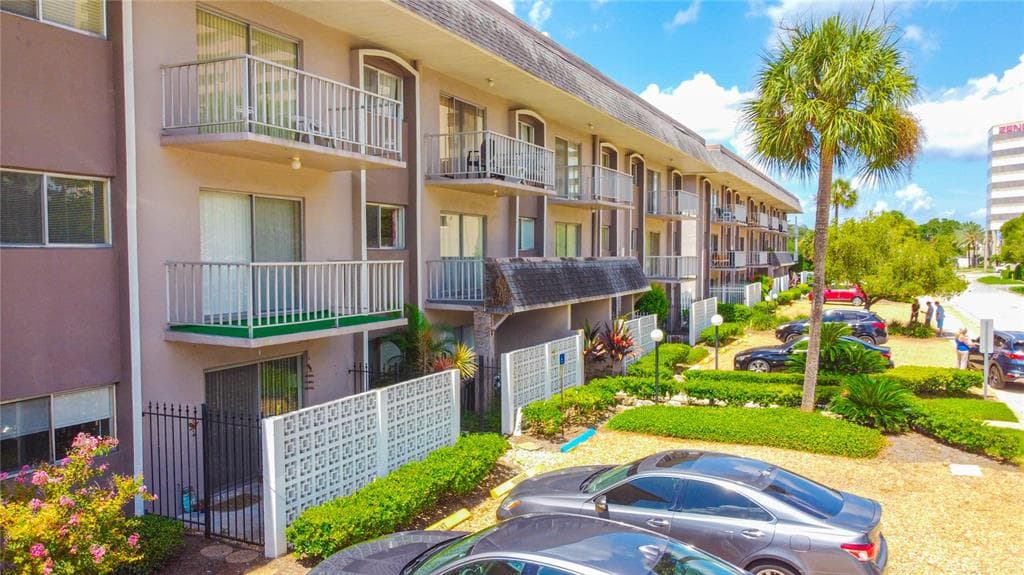4606 W GRAY STREET UNIT 208 TAMPA, FL 33609