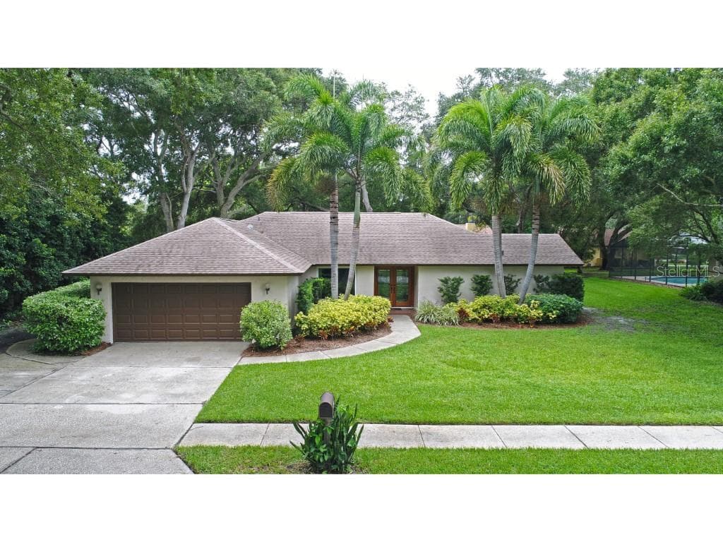 10202 BARRY DRIVE LARGO, FL 33774