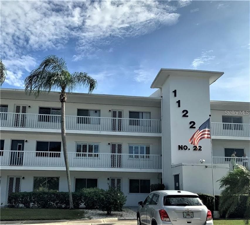 11226 82ND AVENUE UNIT 305 SEMINOLE, FL 33772