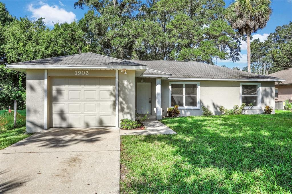 1902 DUVAL PLACE DAYTONA BEACH, FL 32119
