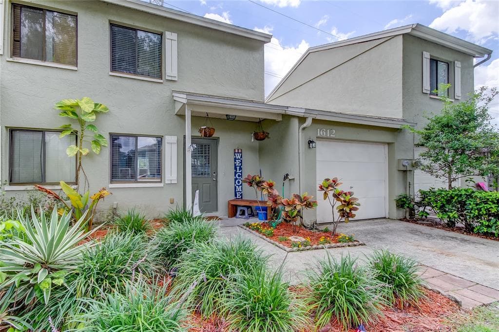 1612 ADAMS CIRCLE S LARGO, FL 33771