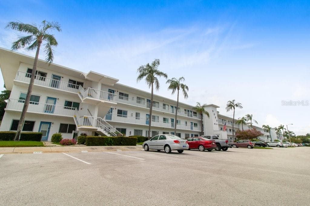 8080 112TH STREET UNIT 301 SEMINOLE, FL 33772