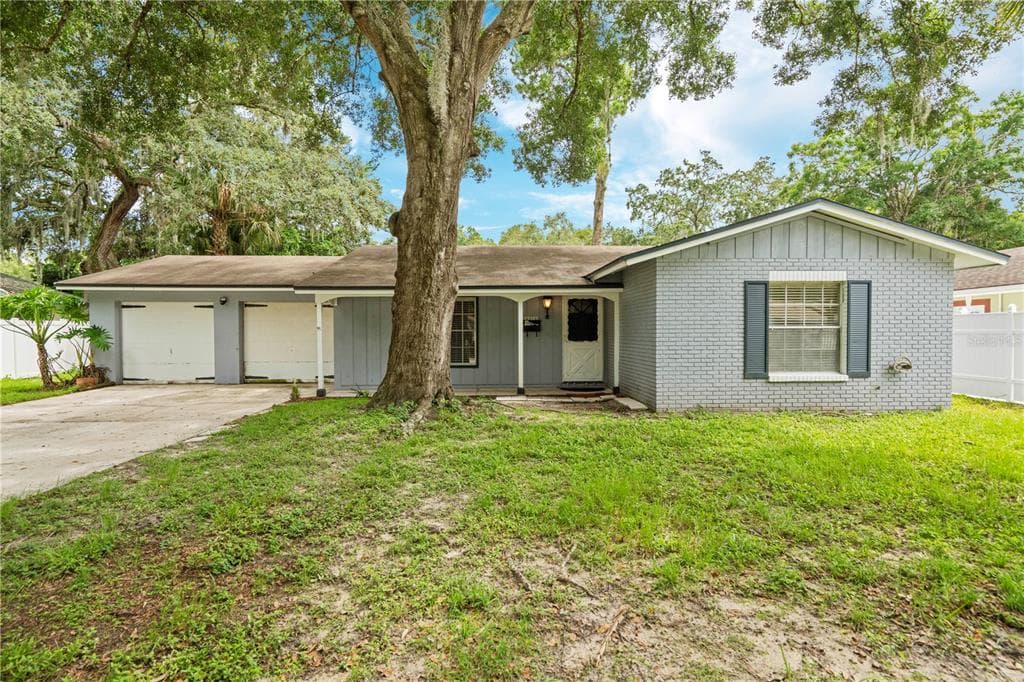 8010 W ELM STREET TAMPA, FL 33615