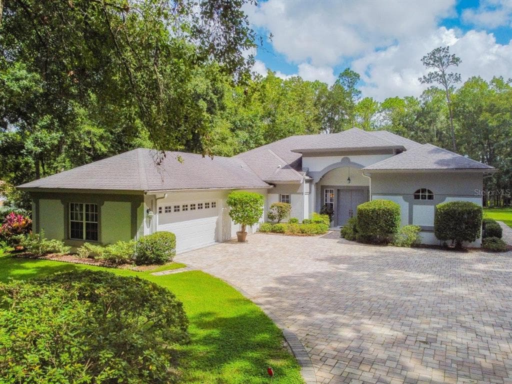 27037 COUNTRY OAK DRIVE