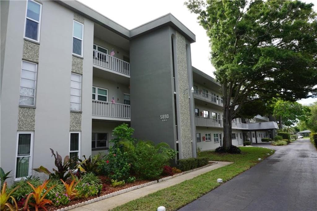 5890 38TH AVENUE N UNIT 302 ST PETERSBURG, FL 33710