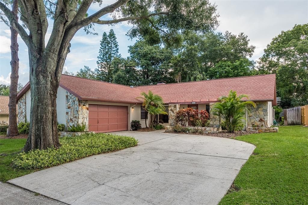 5012 LAKE VALENCIA BOULEVARD E PALM HARBOR, FL 34684