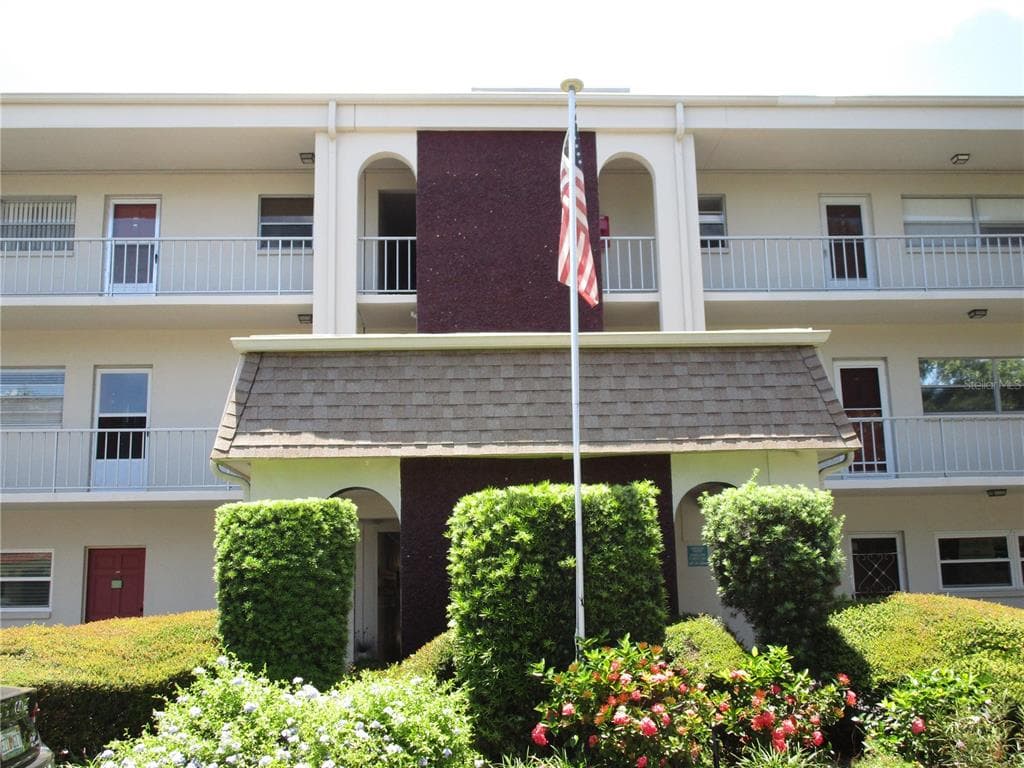 5880 38TH AVENUE N UNIT 203 ST PETERSBURG, FL 33710