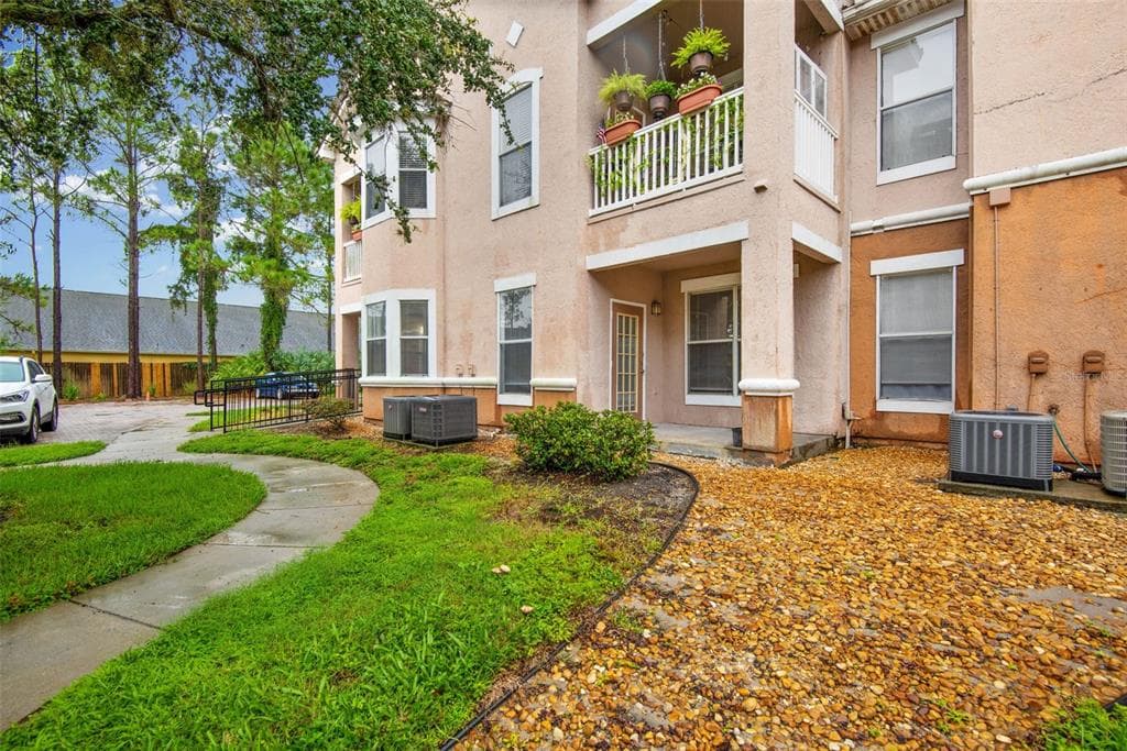 17958 VILLA CREEK DRIVE UNIT 17958 TAMPA, FL 33647