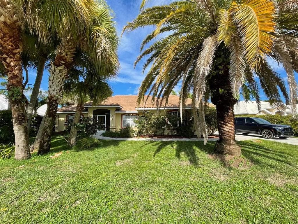 494 LAKE OF THE WOODS DRIVE VENICE, FL 34293