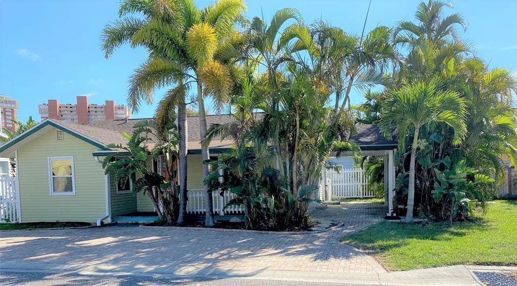 18198 3RD STREET E REDINGTON SHORES, FL 33708