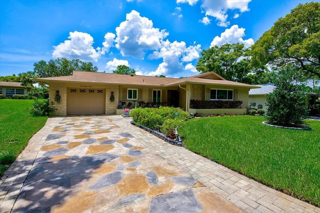 2804 CAMERON COURT PALM HARBOR, FL 34684