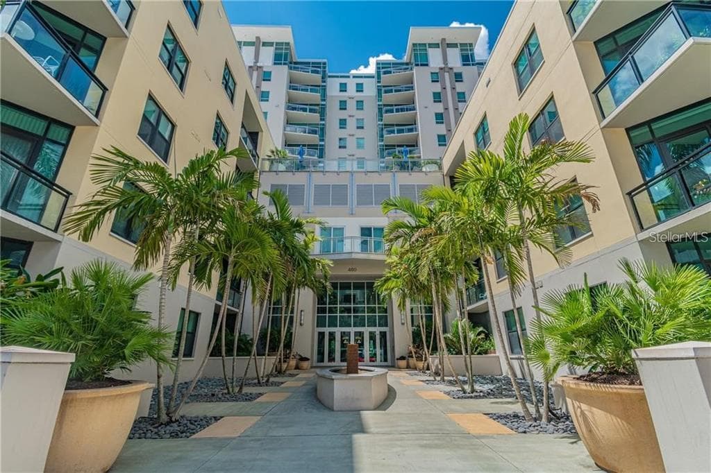 400 4TH AVENUE S UNIT 206 ST PETERSBURG, FL 33701