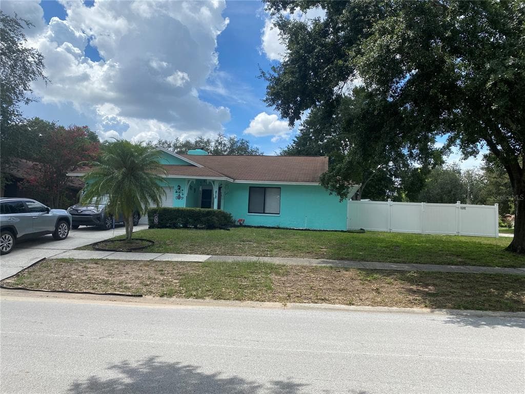 812 BLACK KNIGHT DRIVE VALRICO, FL 33594