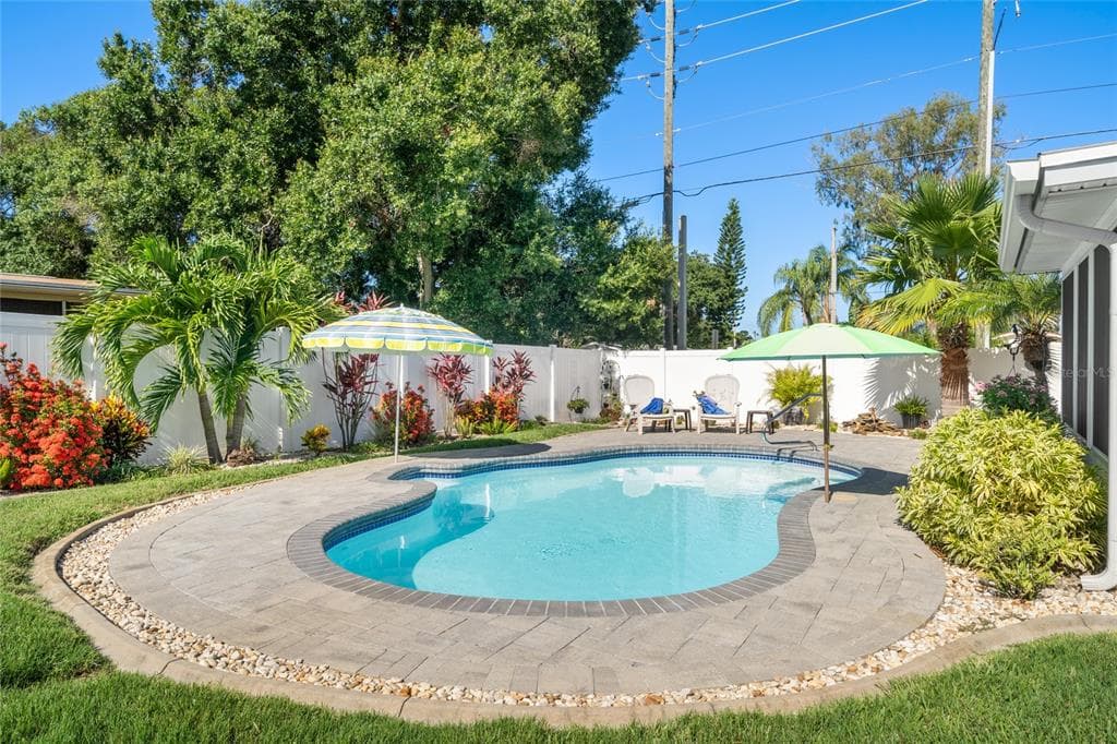13692 87TH AVENUE SEMINOLE, FL 33776