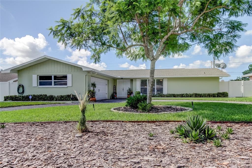3518 HIGH BLUFF DRIVE LARGO, FL 33770