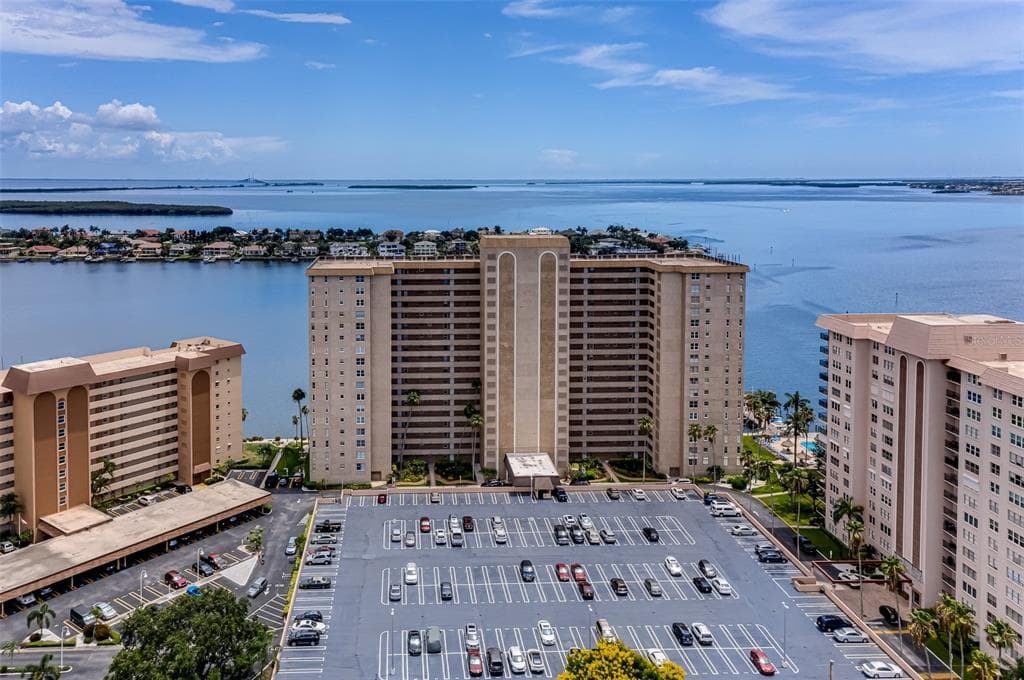 5200 BRITTANY DRIVE S UNIT 906 ST PETERSBURG, FL 33715