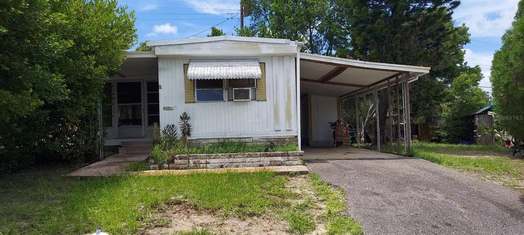 823 SAINT CHARLES DRIVE TARPON SPRINGS, FL 34689