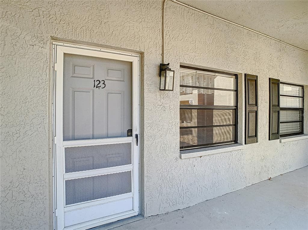 101 LAKE AVENUE NE UNIT 123 LARGO, FL 33771