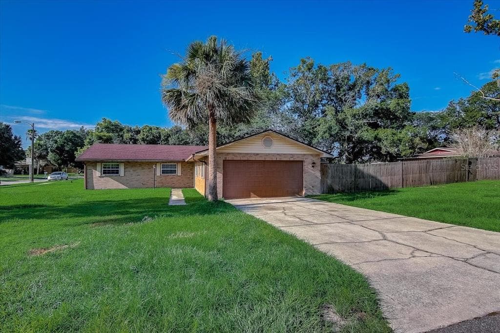 6107 CHRISTINA DRIVE W LAKELAND, FL 33813