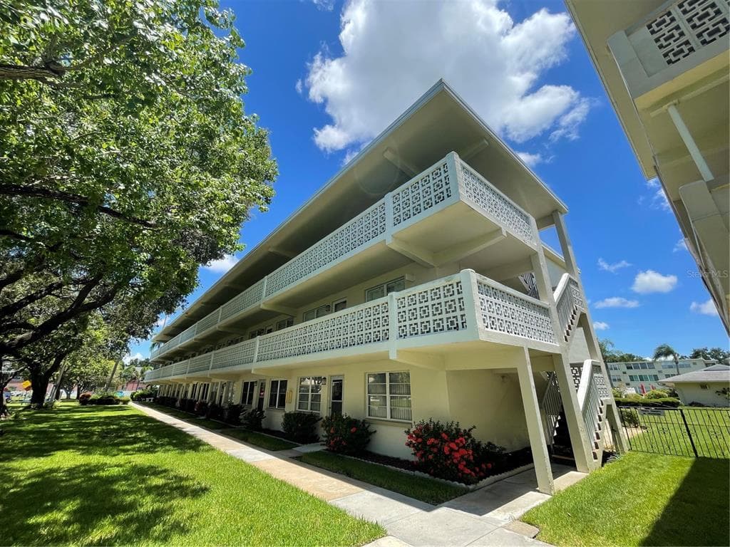8101 11TH STREET N UNIT 127 ST PETERSBURG, FL 33702