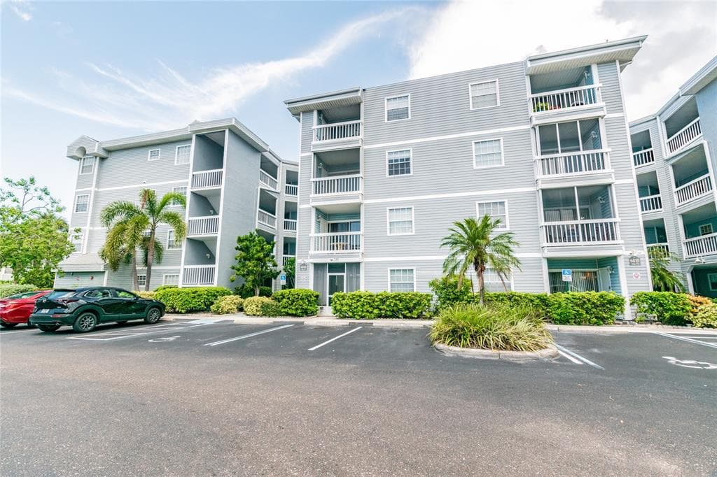 6810 STONESTHROW CIRCLE N UNIT 13309 ST PETERSBURG, FL 33710