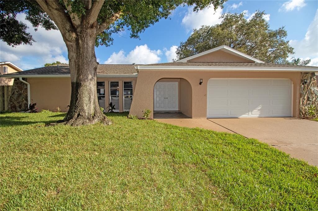 8609 PINETREE DRIVE S SEMINOLE, FL 33772