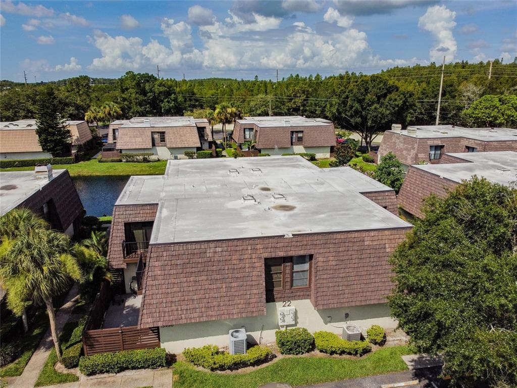 15428 E POND WOODS DRIVE TAMPA, FL 33618