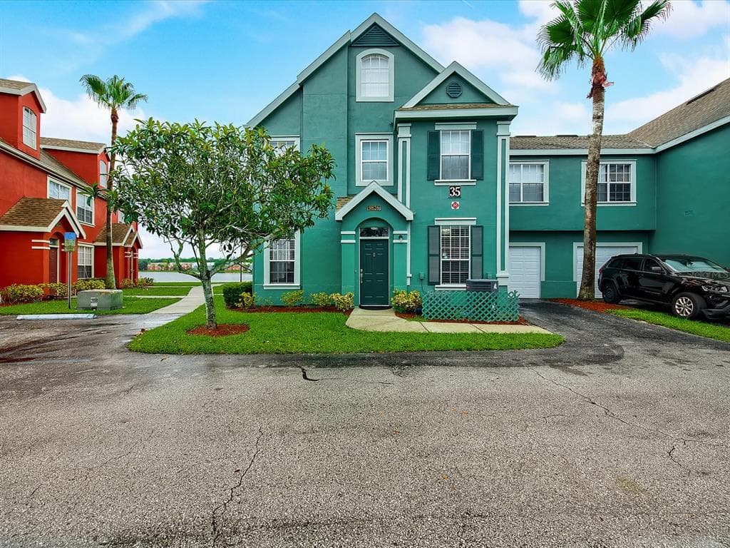 9826 LAKE CHASE ISLAND WAY UNIT 9826 TAMPA, FL 33626