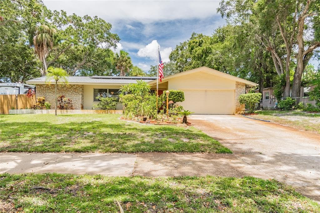 6695 CANTON STREET S ST PETERSBURG, FL 33712