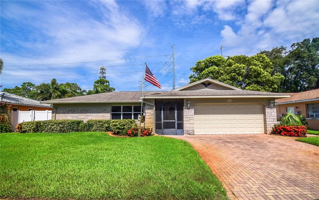 8633 PINETREE DRIVE W SEMINOLE, FL 33772