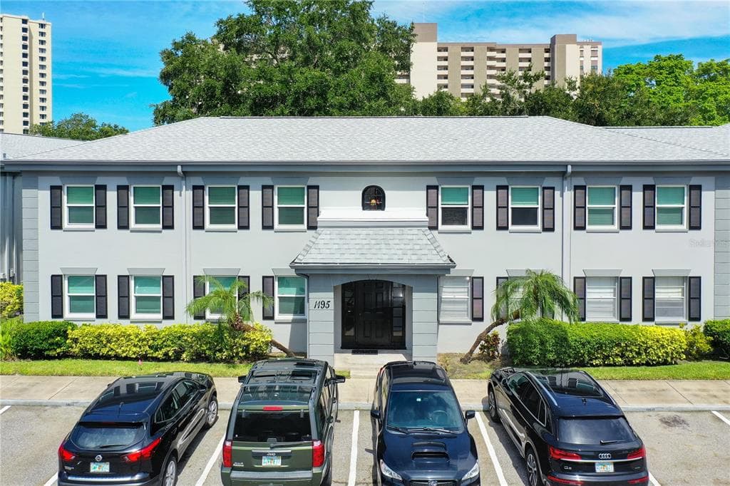 1195 RUE DES CHATEAUX UNIT 1B SOUTH PASADENA, FL 33707