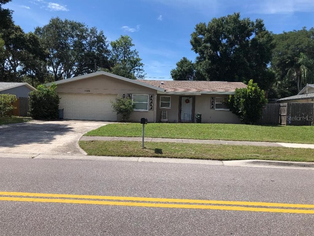 1586 LINWOOD DRIVE
