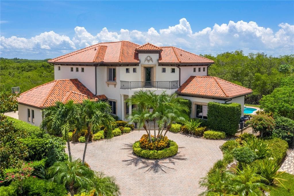1136 TORTUGA CIRCLE NE ST PETERSBURG, FL 33702