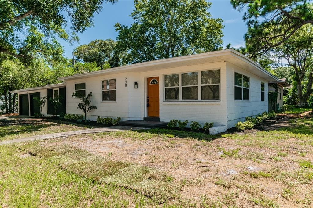 230 48TH STREET S ST PETERSBURG, FL 33711