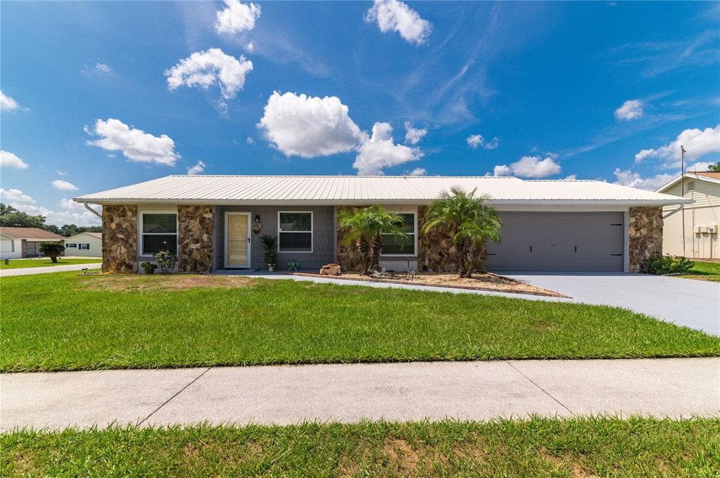 38628 CAMDEN AVENUE ZEPHYRHILLS, FL 33540
