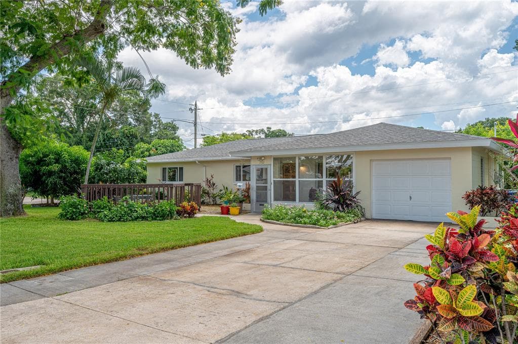 752 55TH AVENUE S ST PETERSBURG, FL 33705