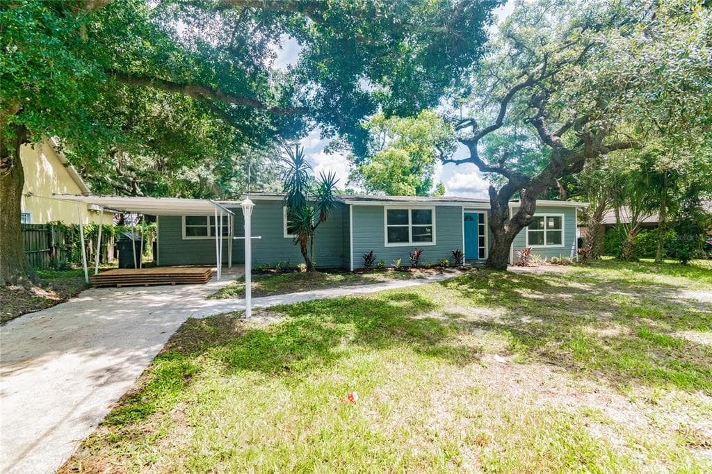 1507 W LE COMPTE DRIVE TAMPA, FL 33604