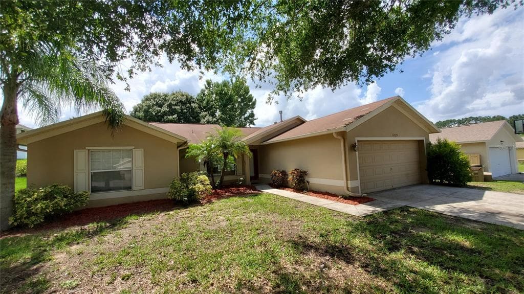 11729 CHAPELLE COURT CLERMONT, FL 34711