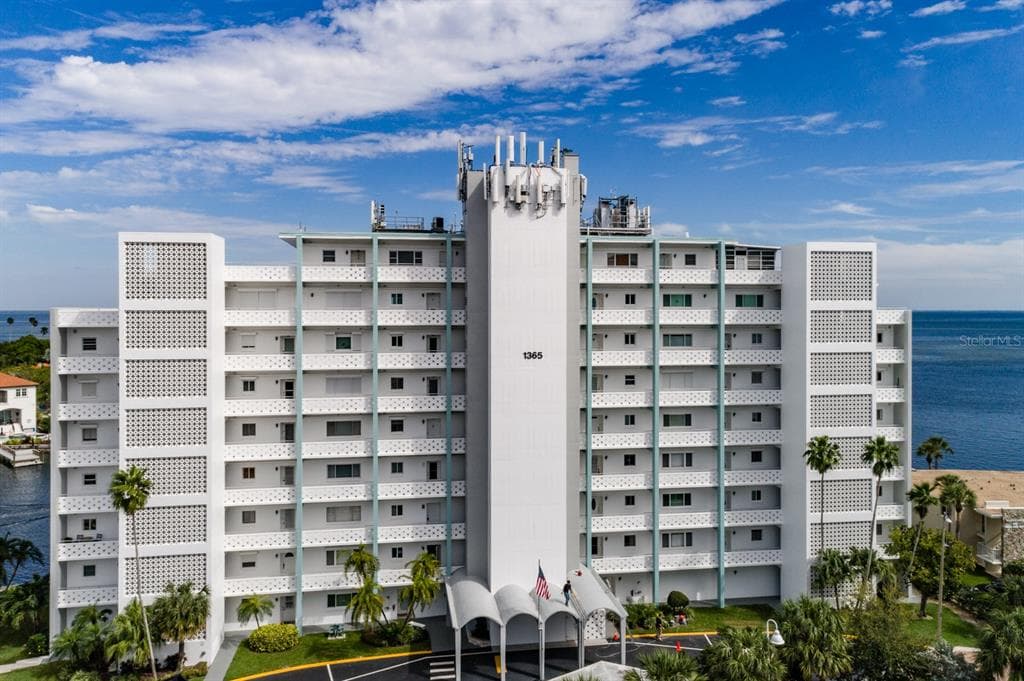 1365 SNELL ISLE BOULEVARD NE UNIT 5F ST PETERSBURG, FL 33704
