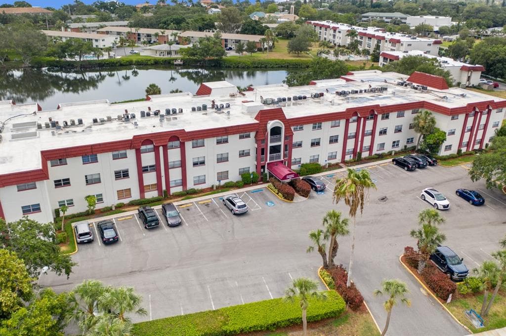 1860 MASSACHUSETTS AVENUE NE UNIT 321 ST PETERSBURG, FL 33703
