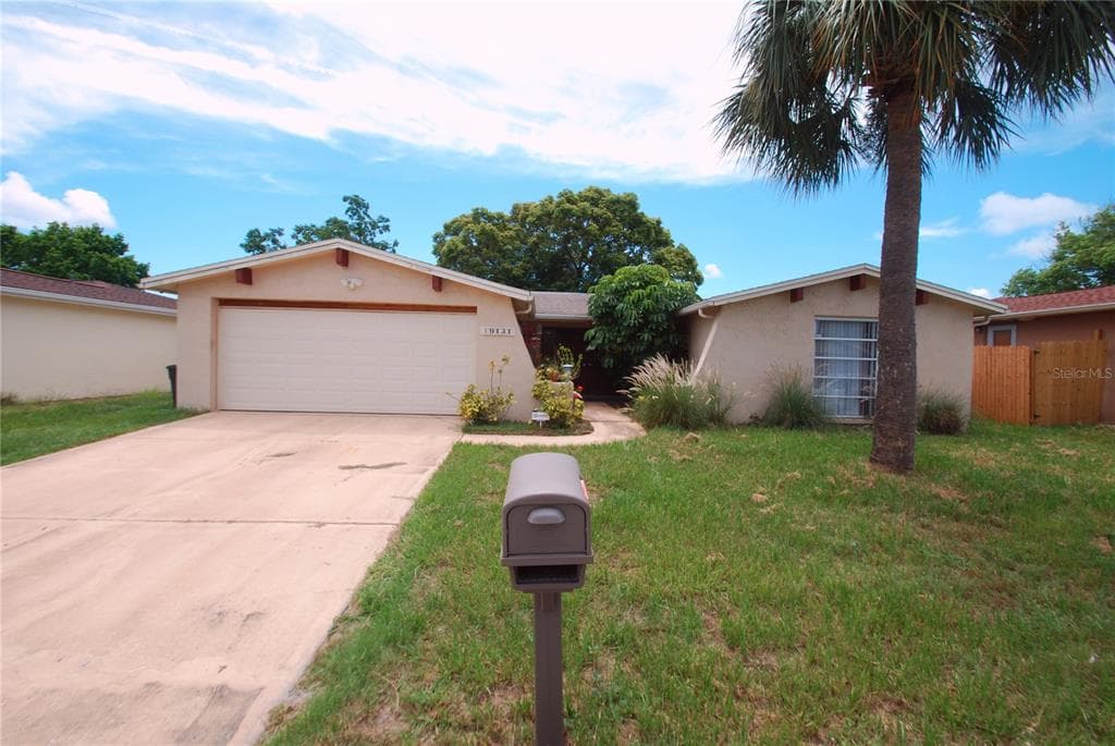 9131 HUNT CLUB LANE PORT RICHEY, FL 34668