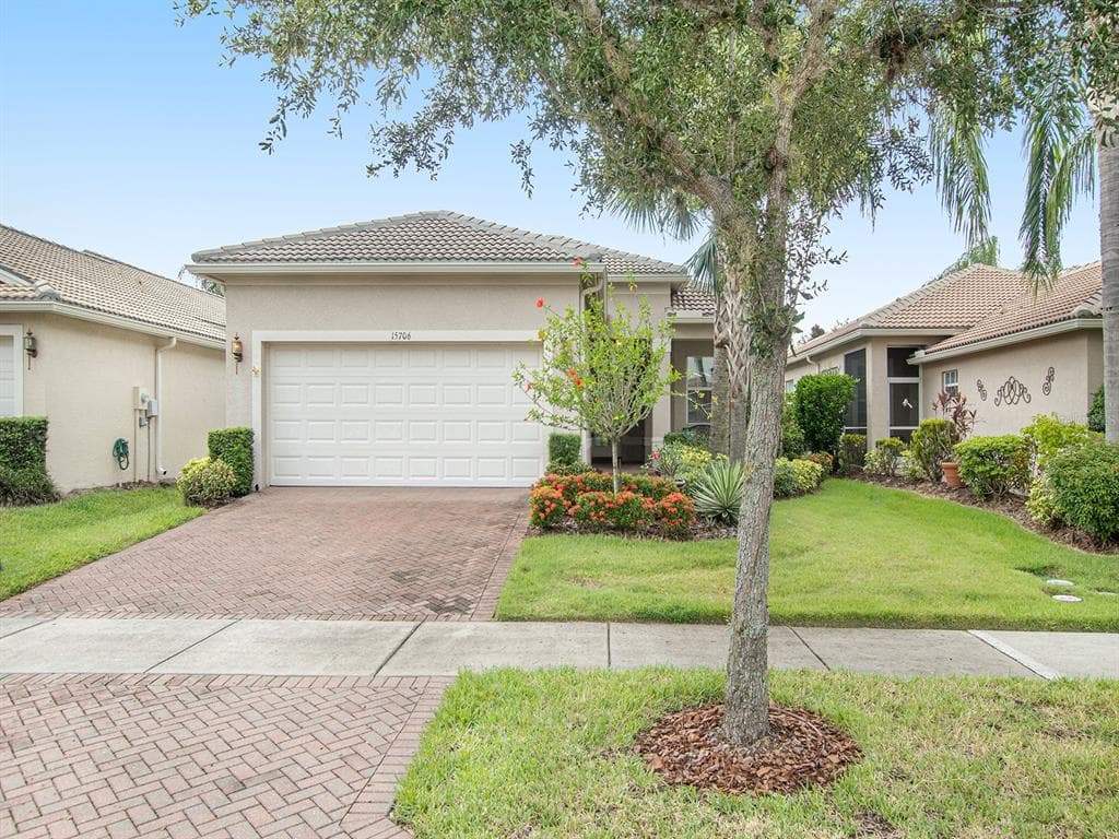 15706 CRYSTAL WATERS DRIVE WIMAUMA, FL 33598