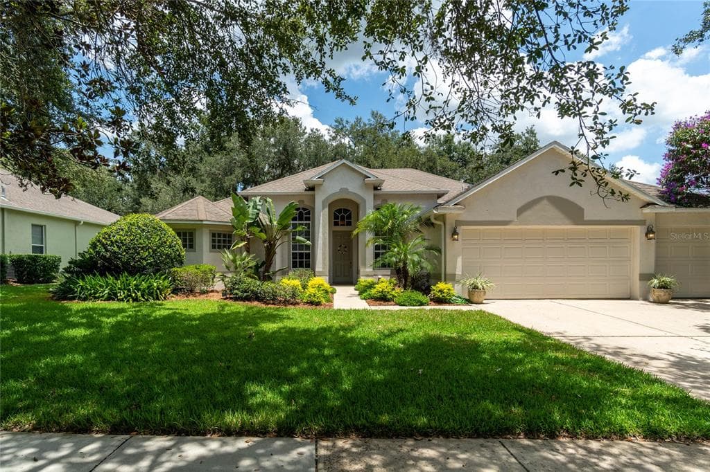 816 HICKORY GLEN DRIVE