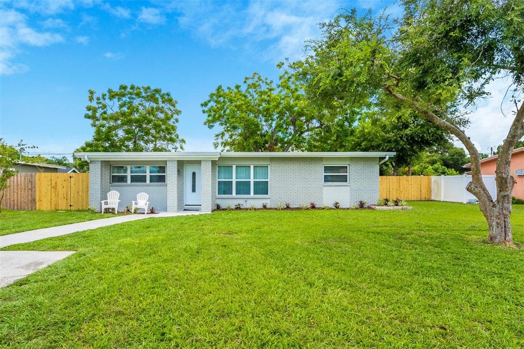 8597 QUAIL ROAD SEMINOLE, FL 33777