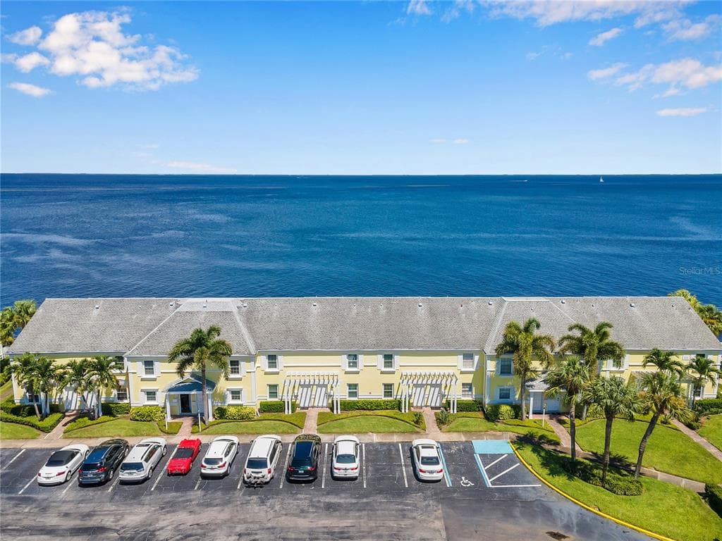 4966 COQUINA KEY DRIVE SE UNIT 4966 ST PETERSBURG, FL 33705