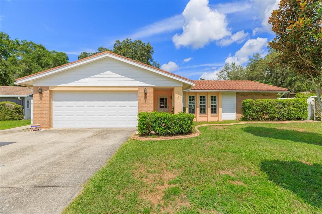 3916 OAK HAMMOCK DRIVE BRANDON, FL 33511